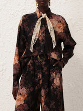 Camisa con bufanda de encaje y estampado de ilustración